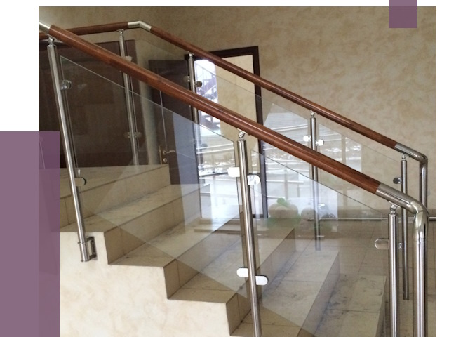 Комбинированные перила из металла и дерева в Красноуфимске