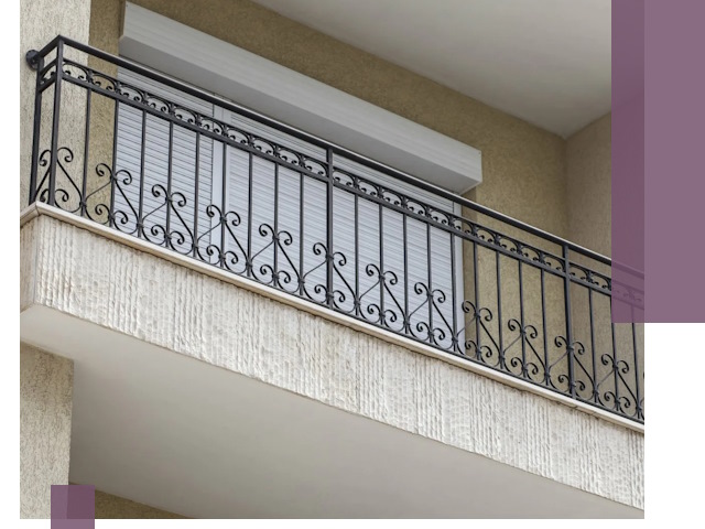 Балконные ограждения из металла и стекла в Красноуфимске для домов