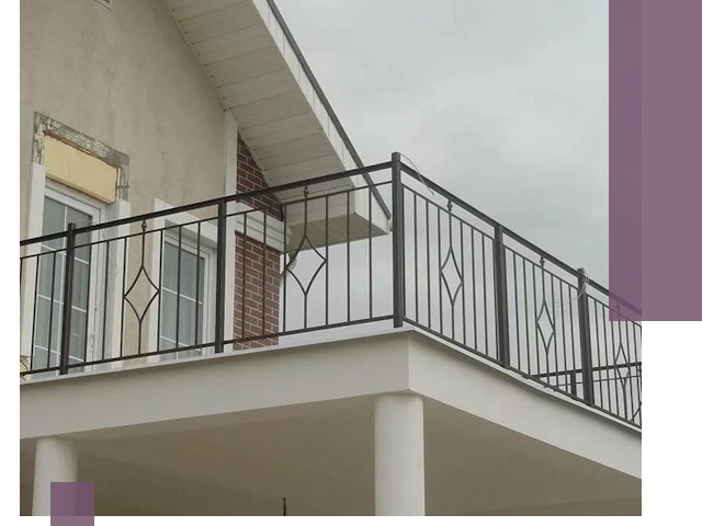 Изготовление балконных ограждений в Красноуфимске из металла и стекла