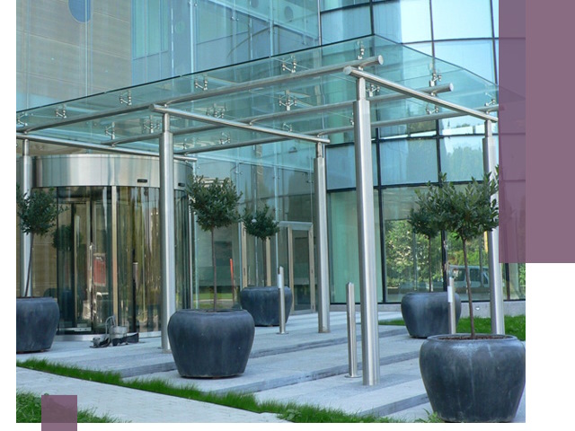 Навесы из стекла на заказ в Красноуфимске — монтаж и установка