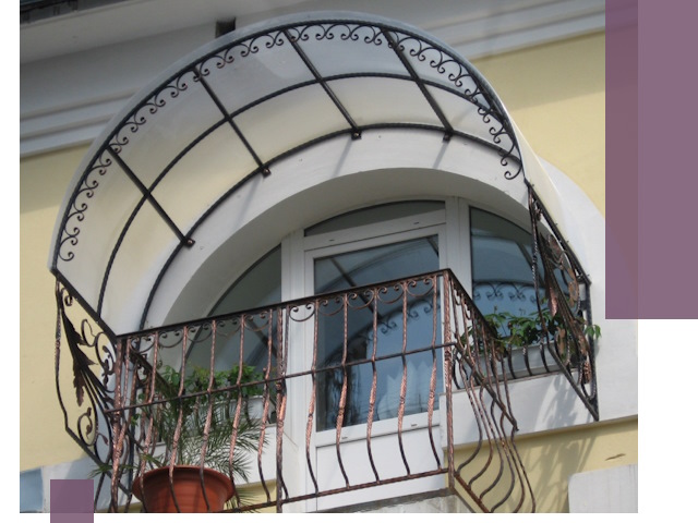 Козырьки над балконом в Красноуфимске — изготовление и монтаж