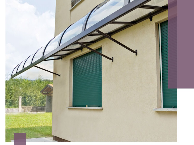 Козырьки над окнами в Красноуфимске — изготовление и монтаж по выгоде